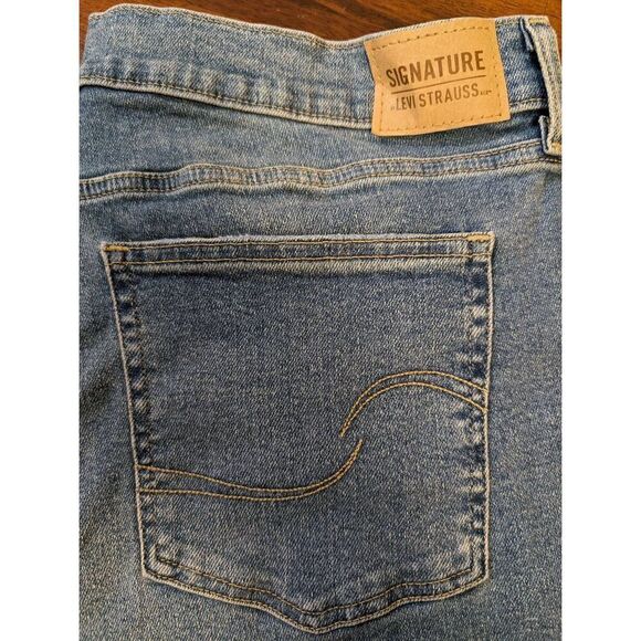 Signature by Levi Strauss Women’s Heritage High Rise Straight Distressed Blue Je - Picture 2 of 5